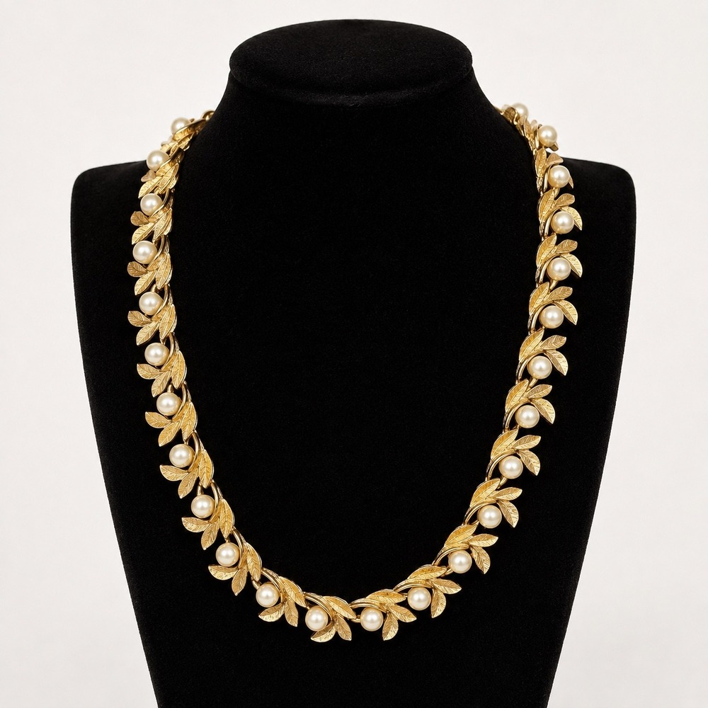 Vintage 1971 Avon Evening Creation Faux Pearl Gold Tone Leaf Necklace with Box
